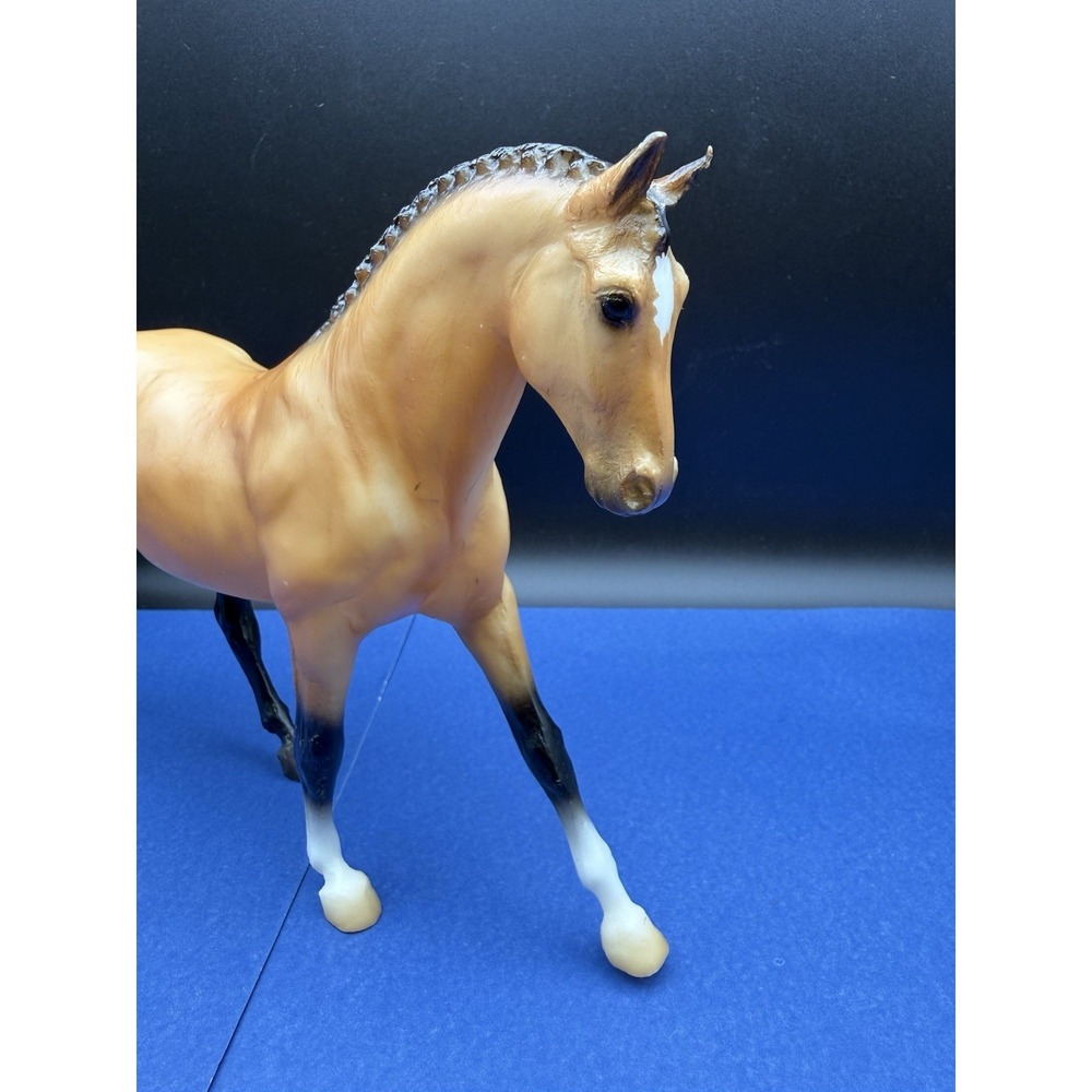 Breyer Horse #953 BUCKSKIN HANOVERIAN FREEDOM SERIES 1:12 SCALE 2019 - Picture 11 of 15
